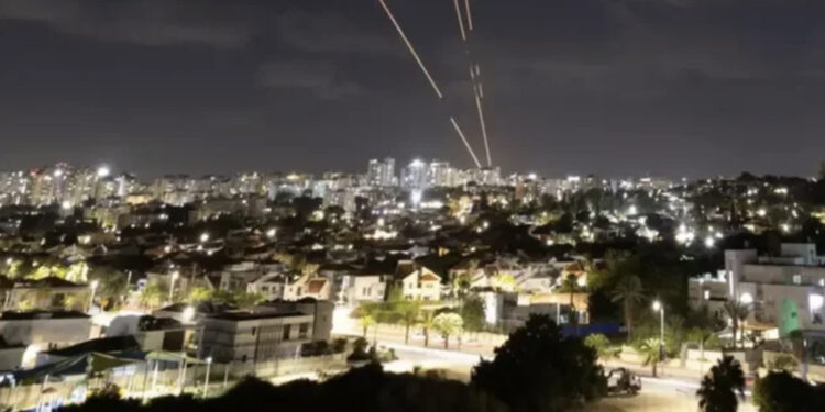 Iron Dome kap raketat iraniane mbi Izraelin jugor/ Çfarë është “Kupola e Hekurt” e mbrojtjes ajrore izraelite dhe si funksionon?