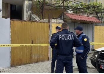 Gardisti që tentoi t’i japë fund jetës në Tiranë është vëllai i këngëtares së njohur