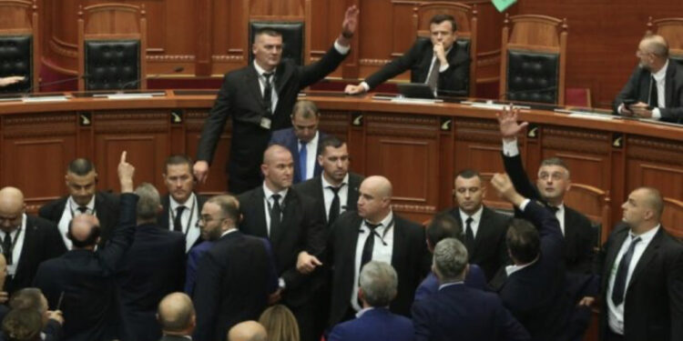 Vizita e Erdogan, anulohet seanca plenare/ PD paralajmëroi vijimin e aksionit dhe pjesëmarrjen në Kuvend