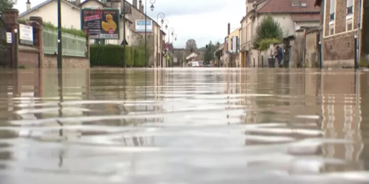 Stuhi dhe përmbytje të rënda në Francë dhe Belgjikë, një viktimë