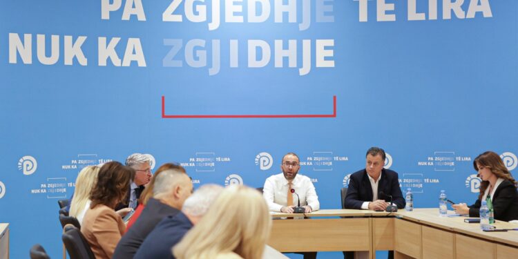 Nesër seanca plenare e radhës, mblidhet sot Grupi Parlamentar i Partisë Demokratike, pritet të përcaktohet skenari