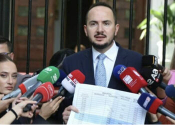 Salianji nga burgu: 10 fakte që rrëzojnë rrëfimin e Xhafajt