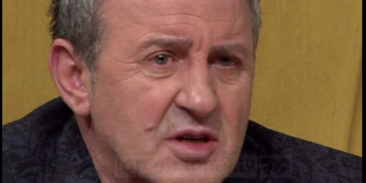 Pas humbjes së bashkëshortes, Agron Llakaj na surprizon të gjithëve me LAJMIN E PAPRITUR! Aktori i njohur është gati për të nisur një…