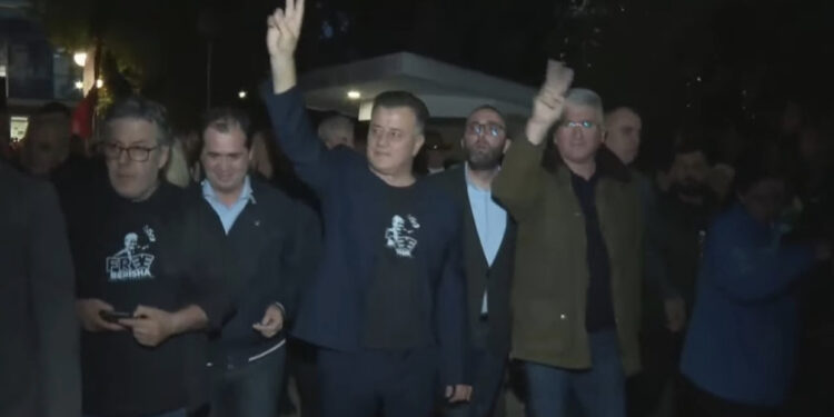 LIVE-Nis protesta e PD-së, Noka-Bardhi-Gjekmarkaj nisen drejt Kryeministrisë