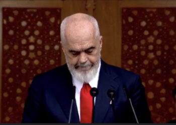 I pranishëm Erdogan dhe Rama/ Nis inaugurimi i Xhamisë së Namazgjasë në Tiranë, qindra besimtarë myslimanë marrin pjesë në ceremoni!