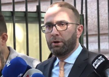 Thirret nga SPAK pas denoncimit të SMS-ve/ Bardhi: I gatshëm t’i vendos në dispozicion telefonin tim