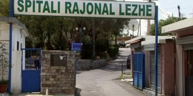 Përplasen dy makina në aksin Lezhë-Shkodër, dy persona të plagosur