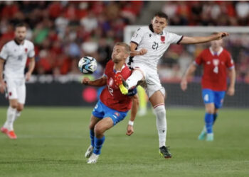 Skandali në Çeki, FSHF: Koret raciste dhe përdhosja e flamurit shqiptar të patolerueshme