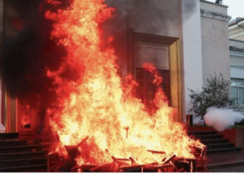 Zëri i Amerikës: Berisha më i matur se Gazmend Bardhi ndaj thirrjeve të SHBA-BE, kundër dhunës në Kuvend!
