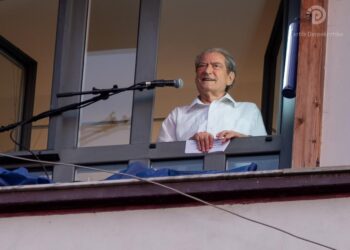 Berisha: Po ç’gojë ke ti të flasësh për kujdes shëndetësor, në një kohë që le të sëmurët në mëshirën e sëmundjeve, sepse u vjedh vitet e jetës