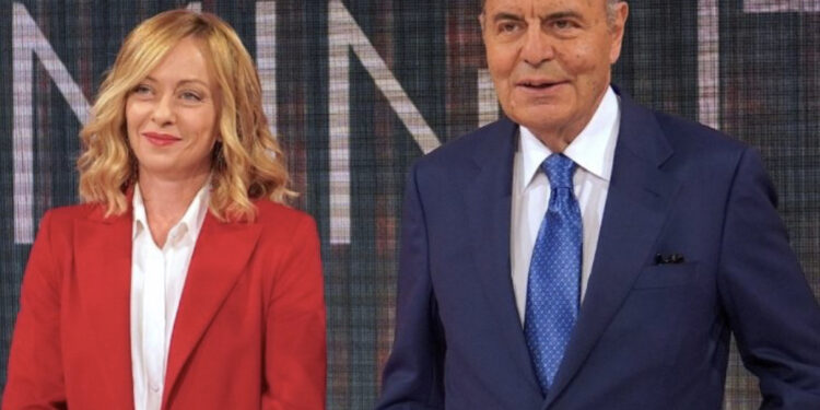 Meloni: Më kërcënuan se do të më vrisnin sepse kam nënshkruar bashkëpunimin me Shqipërinë për emigrantët