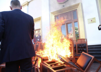 24 deputetë të opozitës të ndëshkuar, zbardhet vendimi i Etikës për tensionet në Parlament