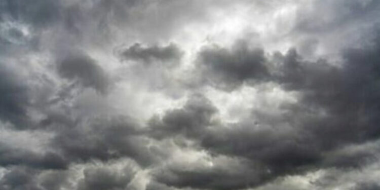 Ndryshime të motit në vend, reshje dhe era e fortë