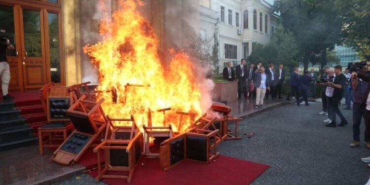 “Unë atë ditë nuk bëra asgjë!” U përjashtua me 10 ditë nga Kuvendi, Paloka: U dënova dhe pse nuk isha