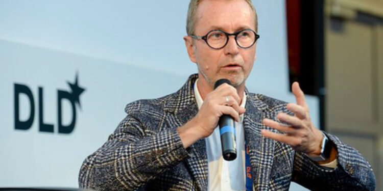 Tensioni në Kuvend, reagon ambasadori i BE: Për të ardhur keq, nuk mund të përdoret dhuna apo të dëmtohet prona!