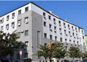 EMRAT/ Abuzuan me fondet e rindërtimit dhe i shkaktuan dëm prej 353 milionë lekë shtetit, kush janë 5 zyrtarët e arrestuar të Bashkisë Rrogozhinë