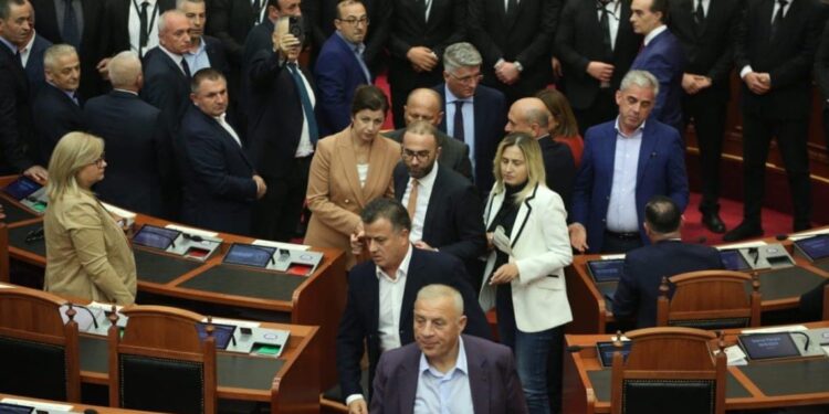 Socialistët dhe policia kërkojnë ndëshkim për deputetët opozitarë, Bardhi: Nuk i trembemi metodave autoritare që po i rijetëson Rama