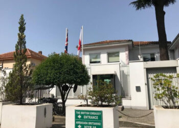 Revolta e PD-së në Kuvend/ Ambasada britanike: Partitë politike të angazhohen në dialog konstruktiv dhe procese paqësore parlamentare