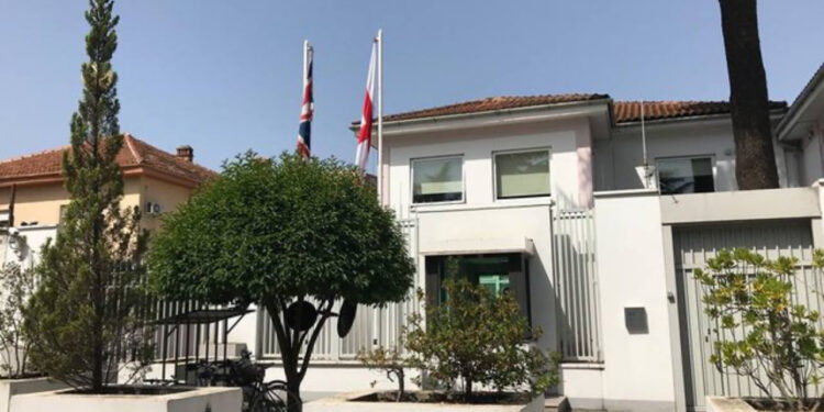 Revolta e PD-së në Kuvend/ Ambasada britanike: Partitë politike të angazhohen në dialog konstruktiv dhe procese paqësore parlamentare