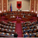 LIVE-Jashtë kaos, brenda socialistët vijojnë diskutimet në Parlament
