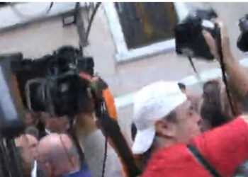 Agravohet situata te Kuvendit, deputetët i bërtasin gardës: Nuk na prekni me dorë