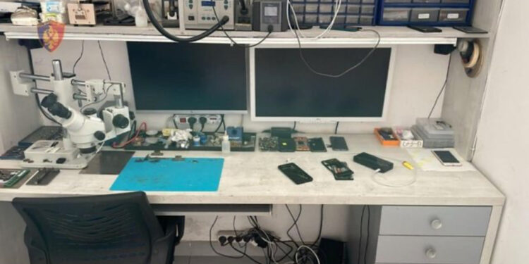Kishte përvetësuar 473 fjalëkalime përmes programeve të ‘DarkWeb’, arrestohet 36-vjeçari që zhbllokonte telefona