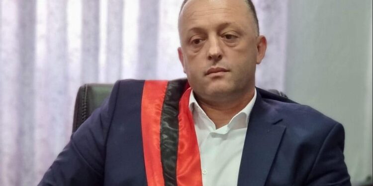 Gjuajti me pushkë në 21 Janar/ Kryebashkiaku i Burrelit Agron Malaj futet në SPAK
