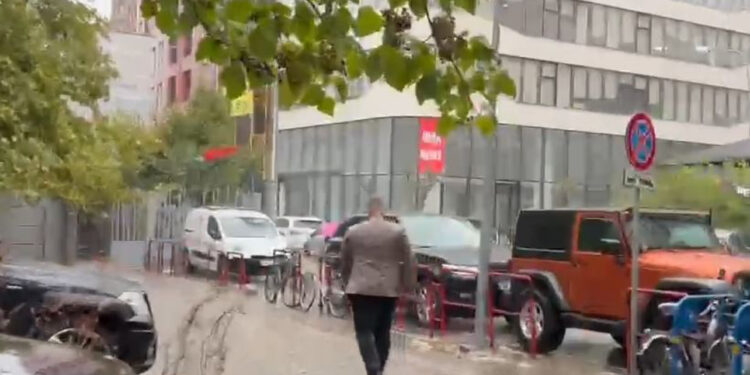 Shumë pranë arrestimit/ Në pyetje për rreth 1 orë, Agron Malaj del nga ambientet e SPAK