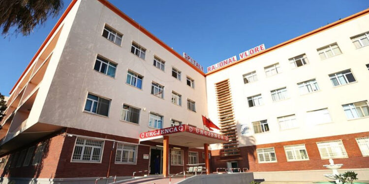 Vlorë/ Humb jetën foshnja 5 ditëshe, procedohet mjekja 53-vjeçare