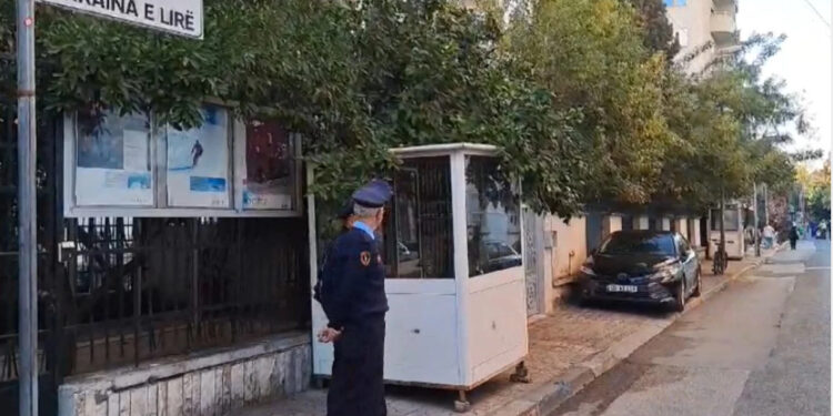 Detajet/ Alarm për bombë në Ambasadën e Ukrainës në Tiranë! Evakuohet stafi, në adresë erdhi një e-mail…