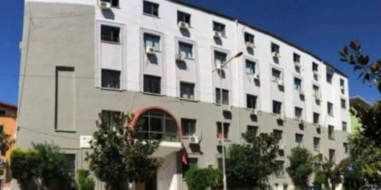 Skemë mashtrimi me dëm 127 milionë lekë, Prokuroria e Durrësit lëshon urdhër-arreste për 4 drejtues të bizneseve të ndërtimit në Fushë Krujë