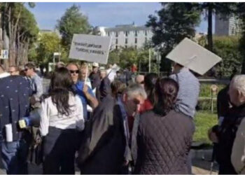 Marshim sensibilizues në Tiranë për të drejtat e të verbërve