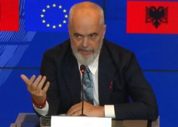 “Kur shqiptarët bien në dashuri, nuk i ndal dot!” Rama: Tre herë jemi poshtëruar, por nuk ka të ardhme tjetër