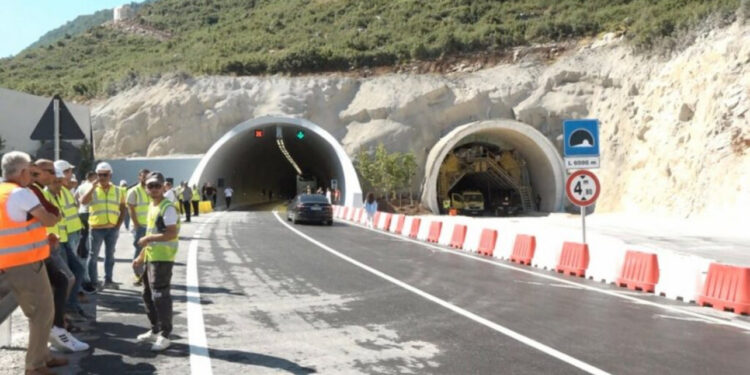 Mbyllet “tuneli i korrupsionit 50 mln euro”/ Kalimi nga Qafa e Llogarasë