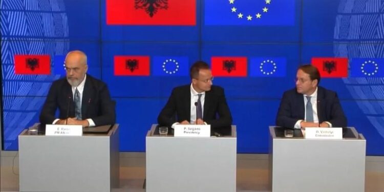 “Historia nuk mund të jetë arsye për të ndalur bisedimet!” Ndarja nga procesi i Shkupit, Rama: Trishtim për vëllezërit e Maqedonisë së Veriut, ndyshuan dhe emrin