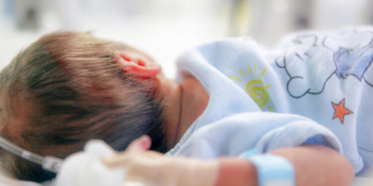 Maternitetet drejt mbylljes në Vlorë dhe Korçë/ Shqipëria me normat më të ulta të lindjeve në rajon