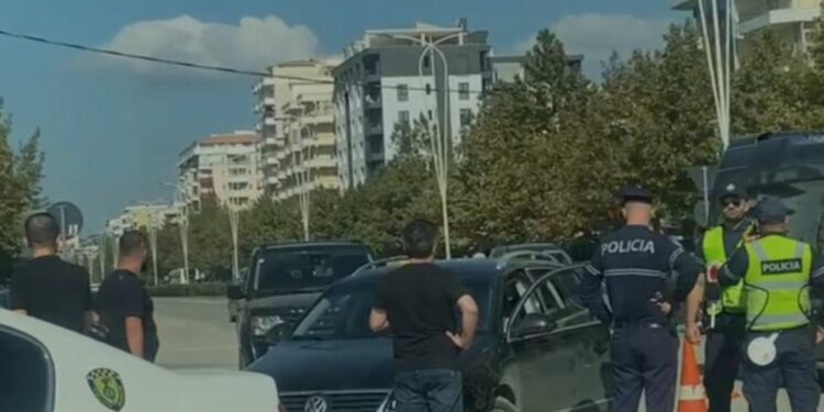 Aksident në Vlorë/ Makina përplas këmbësoren, ndalohet shoferi