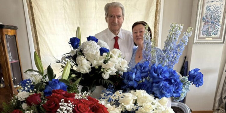 FOTO/ Berisha nxjerr dhuratat që mori për ditëlindjen