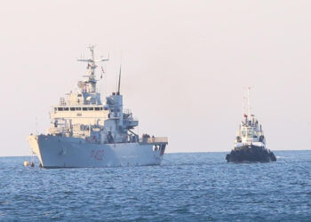 Refugjatët e parë mbërrijnë në Shqipëri, anija “Libra” arrin në Shëngjin