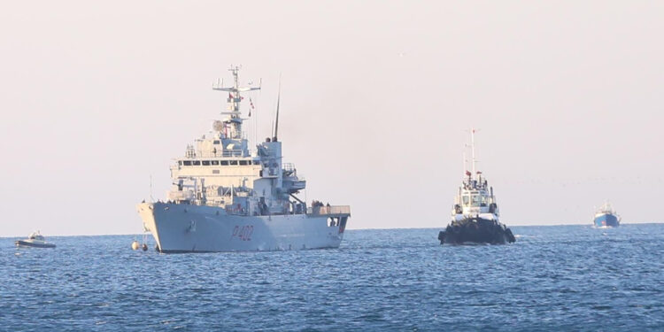 Refugjatët e parë mbërrijnë në Shqipëri, anija “Libra” arrin në Shëngjin