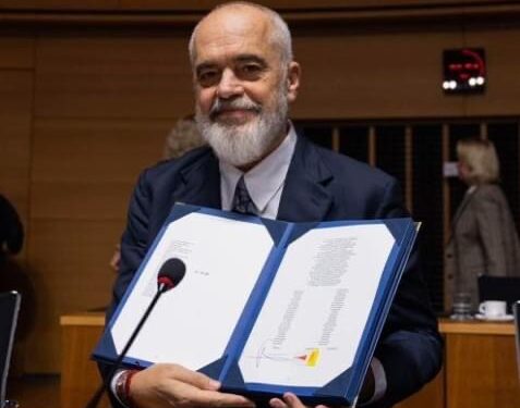 “U ulëm plot dinjitet në tryezë!” Hapja e negociatave/ Rama: Shqipëria 2030 do të ngrejë flamurin e Skënderbeut e të Ismail Qemalit në oborrin e familjes së BE-së