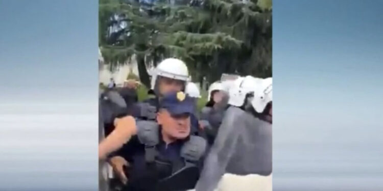 Bardhi: Forcat e policisë na kanë drejtuar armën në Kuvend!