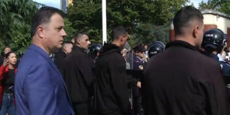 Noka kërcënon: Do ju tërheqim zvarrë si Enver Hoxhën!