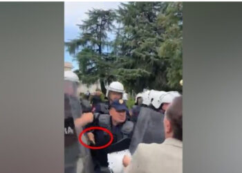 Polici nxori armën? Debati, pse u lejua FNSH që të futet brenda Parlamentit?
