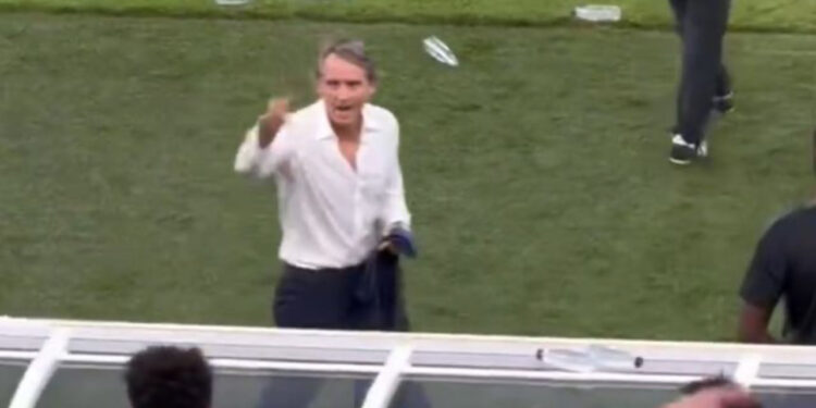 VIDEO/ ”Ik q*u”, Mançini nuk përmbahet në Arabi, trajneri italian shan rëndë tifozin