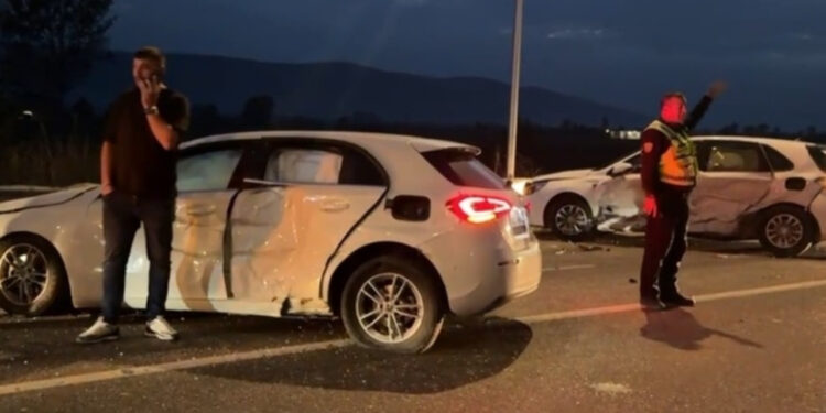 Aksident në Lezhë-Shkodër, përplasen dy makina, një i plagosur