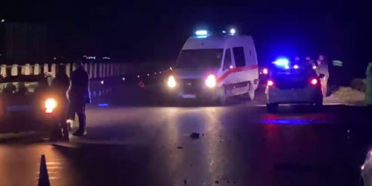 Makina përplas dy të miturit, shoqërohet në polici 19-vjeçari