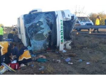 Përmbyset autobusi në Turqi, gjashtë persona të vdekur, plagosen 25 pasagjerë të tjerë 