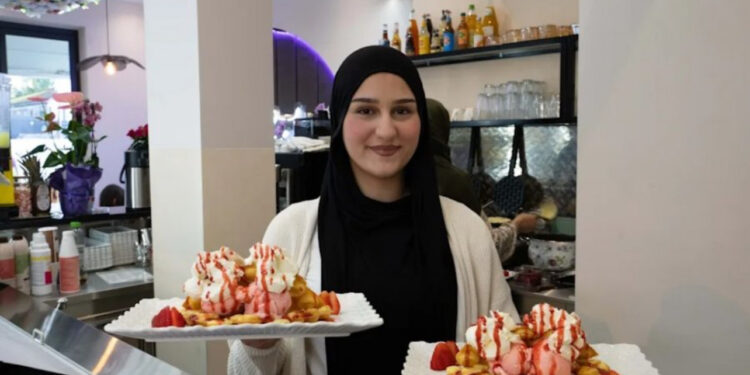 ‘Në kafenenë time nuk lejohen burrat’/ Shqiptarja ndez debatin në Gjermani