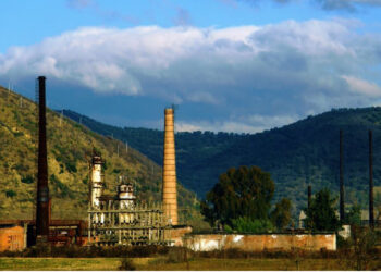 DOSJA/ Shiten në ankand 80 ha tokë e Petrol Alba. Si e çmontoi Kurum i SKANDALIT me mbetjet toksike rafinerinë e Cërrikut dhe e shitën për skrap 
